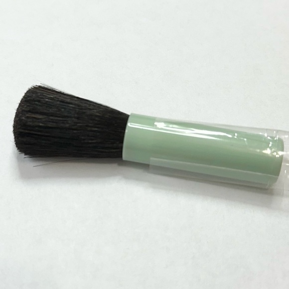 Clinique Blush Brush with Green Handle - Brand New in Plastic Sleeve, Never Used - Picture 2 of 7